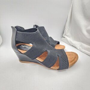 Eurosoft Sancia Black Wedge Sandals With Back Zipper Size 7.5 Textured Open Toe